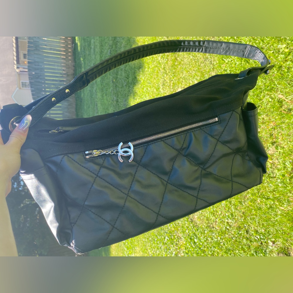 Black Chanel tote - Picture 2 of 16